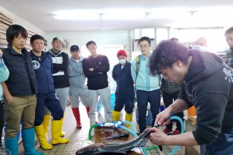 島根県浜田漁港にて『津本式究極の血抜き』講習会を行いました。